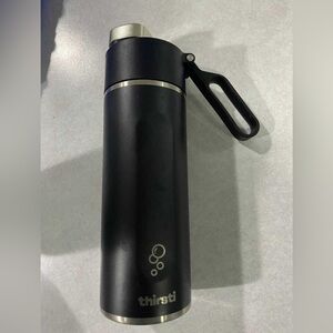 Nearly new Ninja Thirsti water bottle good for carbonated beverages.